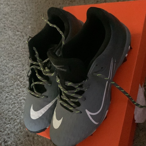 NEW Nike Cleats - Picture 2 of 5
